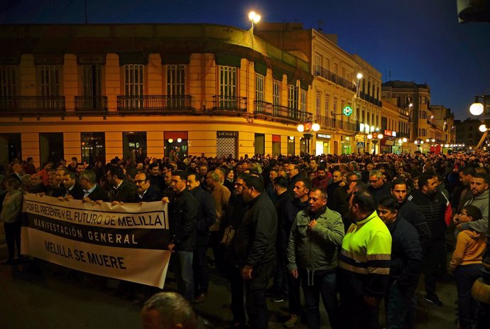 Manifestación en Melilla bajo el lema 'Melilla se muere'