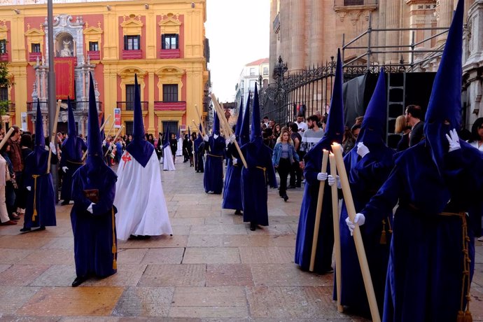 Semana Santa de Málaga 2017 nazarenos, trono, plaza del obispo, procesión