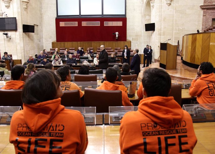 Bomberos de Proem-AID, en el Pleno del Parlamento andaluz