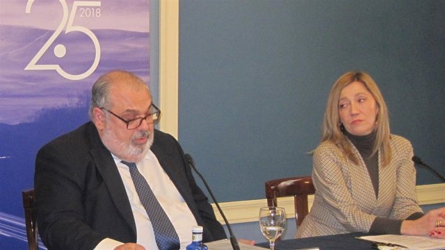 José Esmoris e Inés Anitua (Acicae) en la rueda de prensa en Bilbao