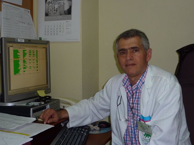 El doctor Antonio Pereira-Vega, responsable de Neumología del Juan Ramón Jiménez
