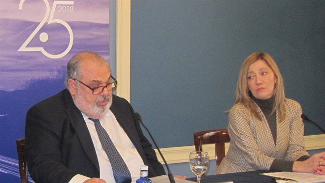 José Esmoris e Inés Anitua (Acicae) en la rueda de prensa en Bilbao