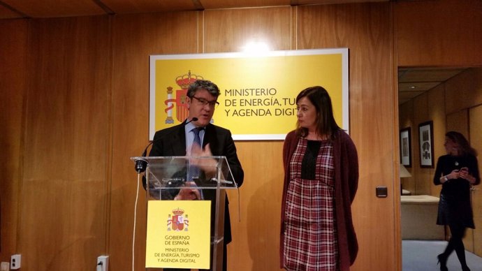 Álvaro Nadal y Francina Armengol en rueda de prensa