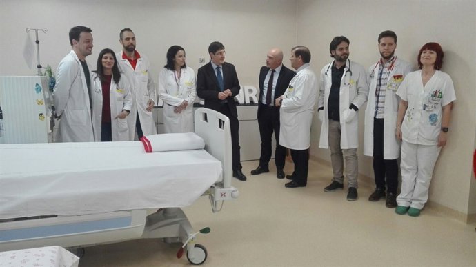 Villegas visita las consultas de Nefrología