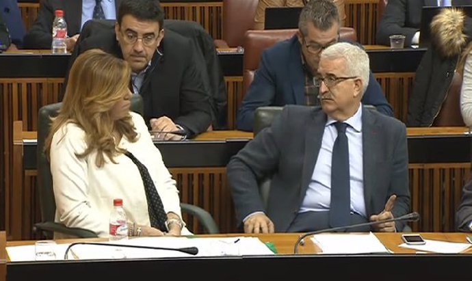 Susana Díaz y Manuel Jiménez Barrios en el Pleno del Parlamento de Andalucía