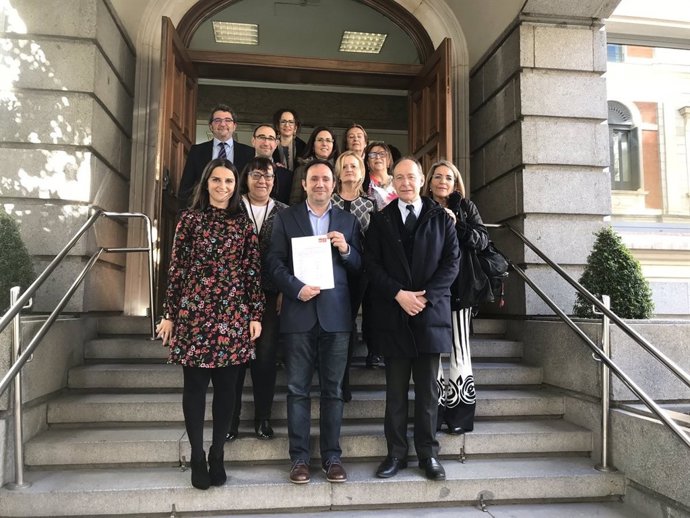 Los socialistas a la hora de registrar su PNL