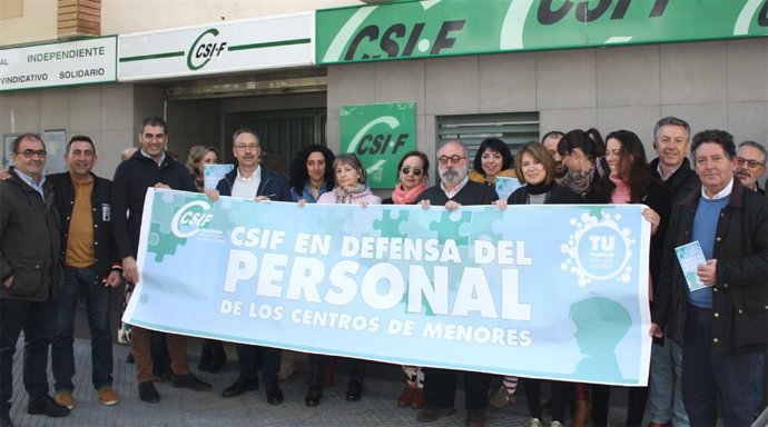 Concentración en apoyo a la plantilla de los Centros de Protección de Menores.