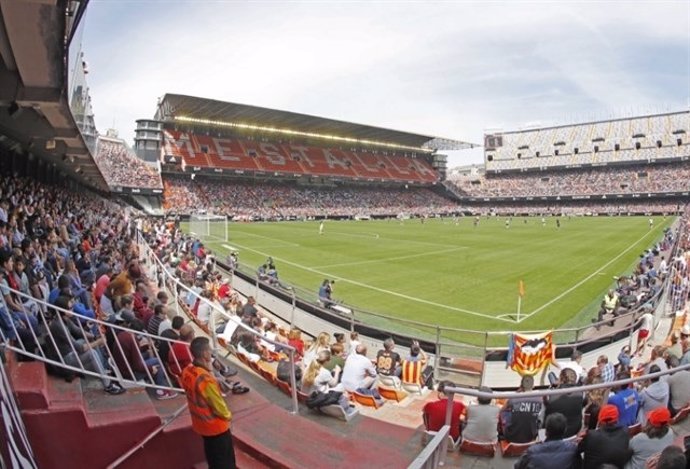 Derbi de los equipos femeninos del Valencia CF y el Levante en Mestalla