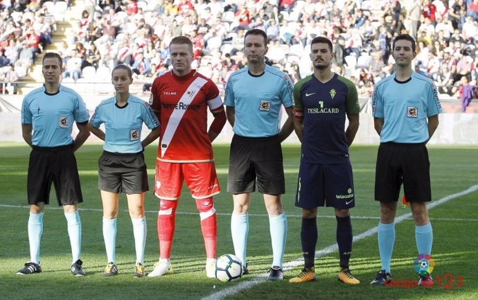 Sporting y Rayo se enfrentan en Vallecas
