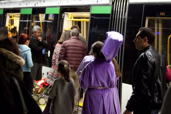 Nazarenos semana santa viajeros metro de málaga suburbano frecuencias trenes