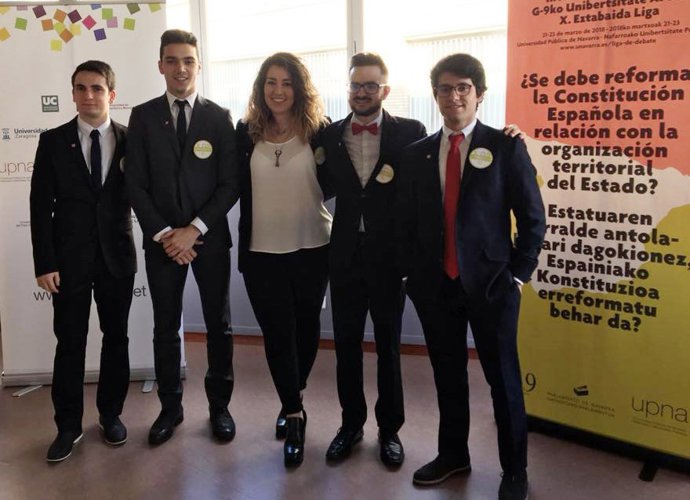 Los cinco grupo de la UR que participa en Liga de Debate del G-9