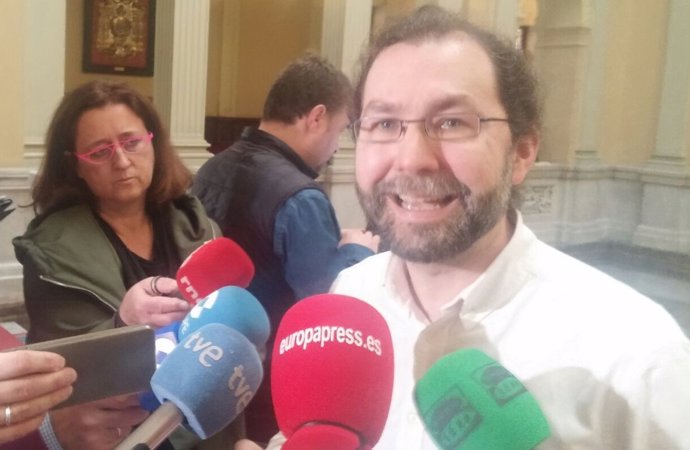 El portavoz de Podemos en la Junta General de Asturias, Emilio León