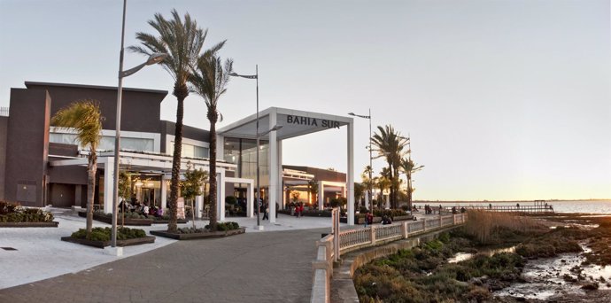 Fachada exterior del centro comercial de Bahía Sur, en San Fernando (Cádiz)