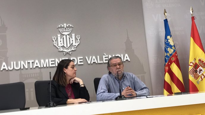 Los concejales Ramón Vilar y Anaïs Menguzzato en rueda de prensa