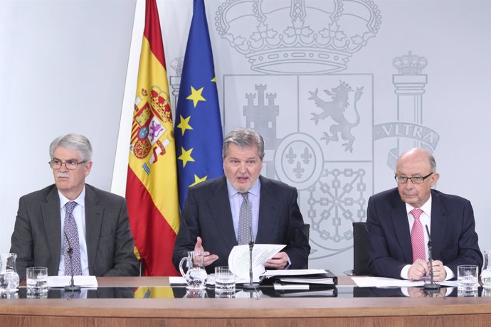Rueda de prensa de Dastis, Méndez de Vigo y Montoro tras el Consejo de Ministros