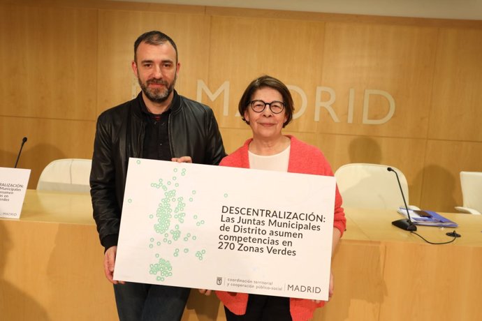 Los concejales de Ahora Madrid Nacho Murgui e Inés Sabanés