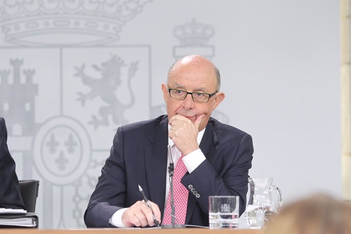 Rueda de prensa de Cristóbal Montoro tras el Consejo de Ministros