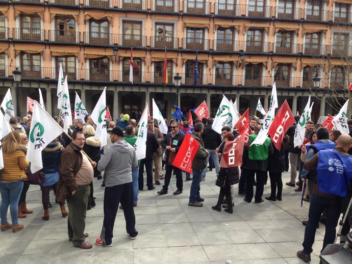 Manifestación por la jubilación anticipada de los policías locales en Toledo