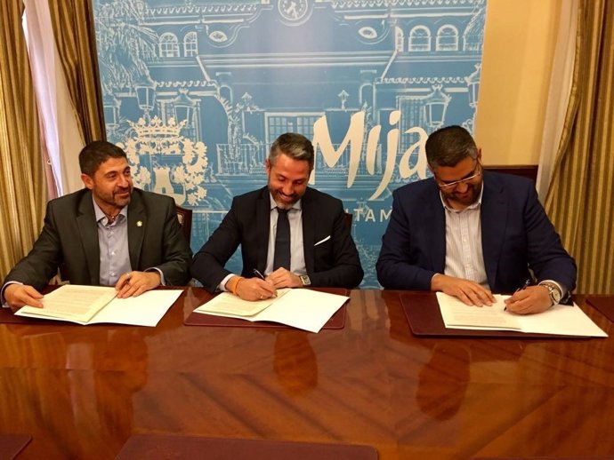 Firma del acuerdo programático hasta final de mandato entre PSOE, Cs y CSSP Mija