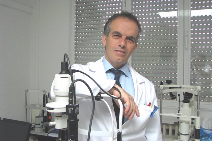 El oftalmólogo David Díaz Valle del Hospital Clínico San Carlos