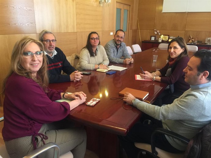 Luna (en primer plano), durante la reunión mantenida