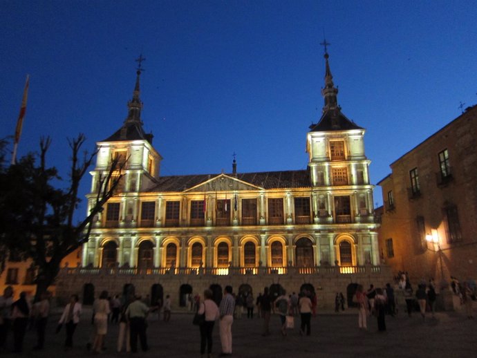 Ayuntamiento Toledo,fachada,turismo, edificio,turistas, monumento