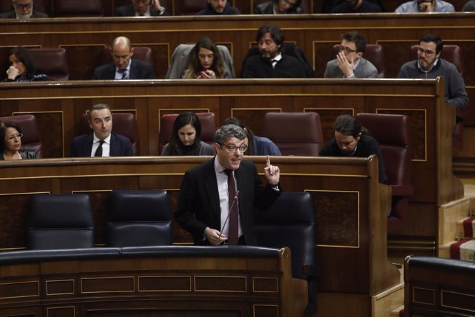 Álvaro Nadal interviene en la sesión de control al Gobierno en el Congreso