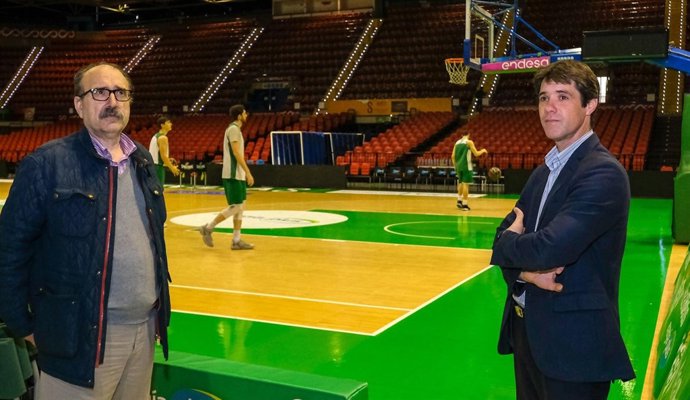El edil de Deportes de Sevill, David Guevara, y el gerente del IMD, Manuel Nieto