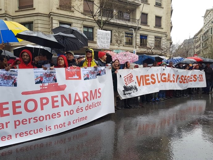 Concentració en suport a Proactiva Open Arms a Barcelona