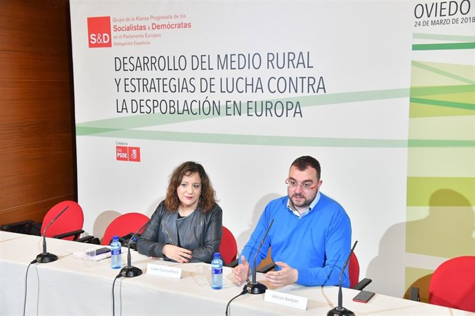 Adrián Barbón e Iratxe García.