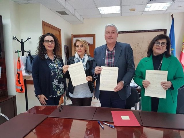 Firma de convenio entre la Ciudad Autónoma de Melilla y Cáritas