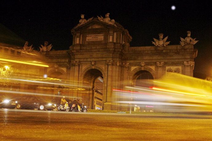 Puerta de Alcalá por la noche