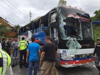 Mueren 12 personas al volcar un autobús en el oeste de Ecuador