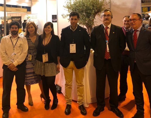 Antonio Cabezas, con los representantes del sector oleícola extremeño en Madrid