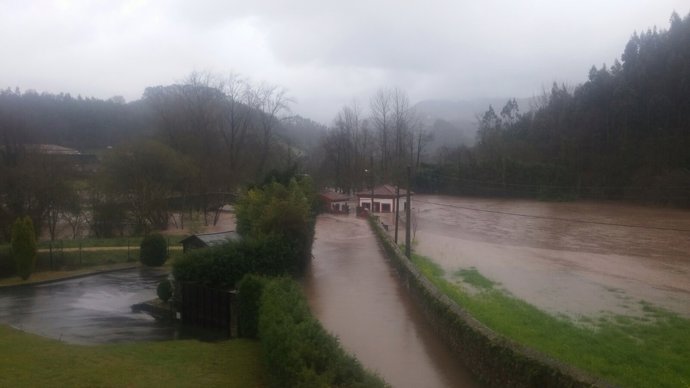 Río Linares desbordado.