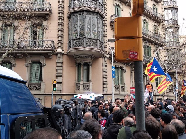 Manifestación contra la detención de Carles Puigdemont