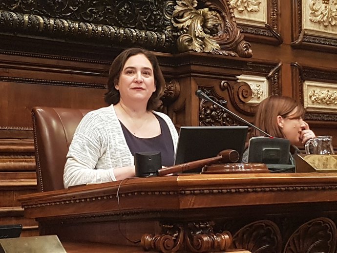 L'alcaldessa de Barcelona,  Ada Colau, en el ple municipal