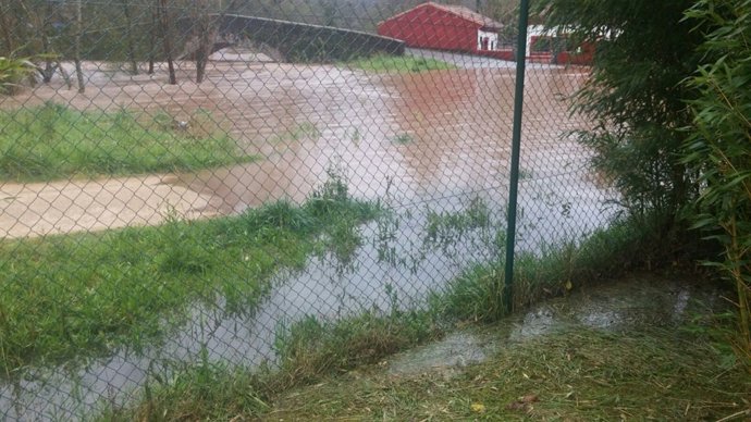 Inundación en Villaviciosa, tras desbordamiento del río.
