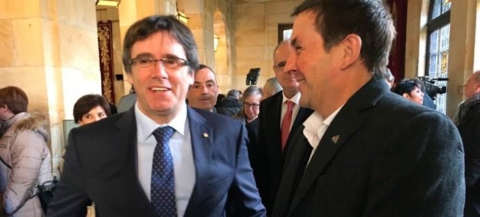  Carles Puigdemont i Arnaldo Otegi