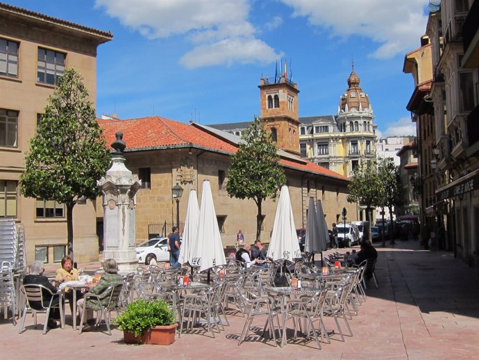 Imagen de archivo de una terraza en Oviedo