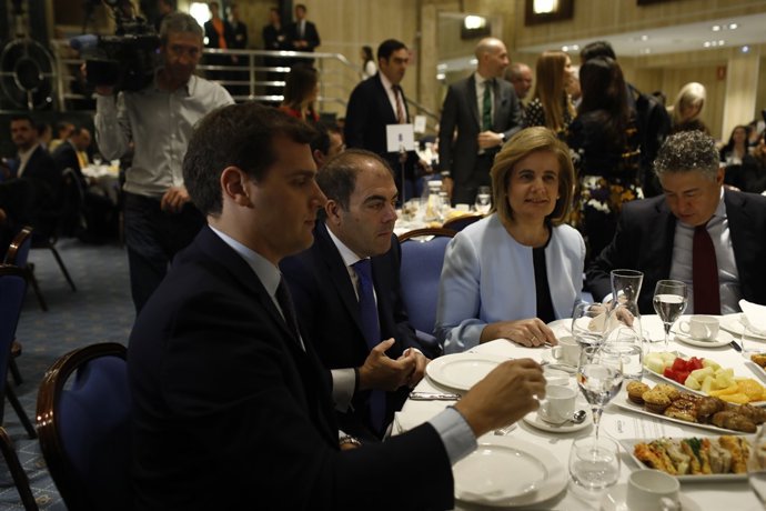 Fátima Báñez, Rivera i Lorenzo Amor en l'entrega dels XVI Premis Autònoms