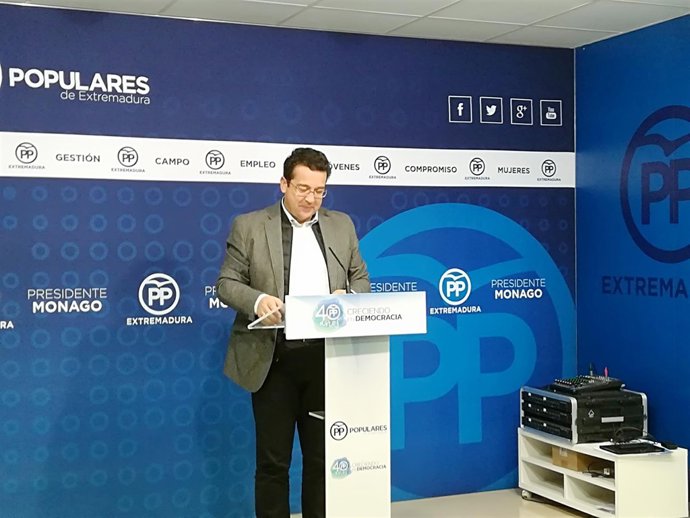 Fernando Manzano en la rueda de prensa de este lunes