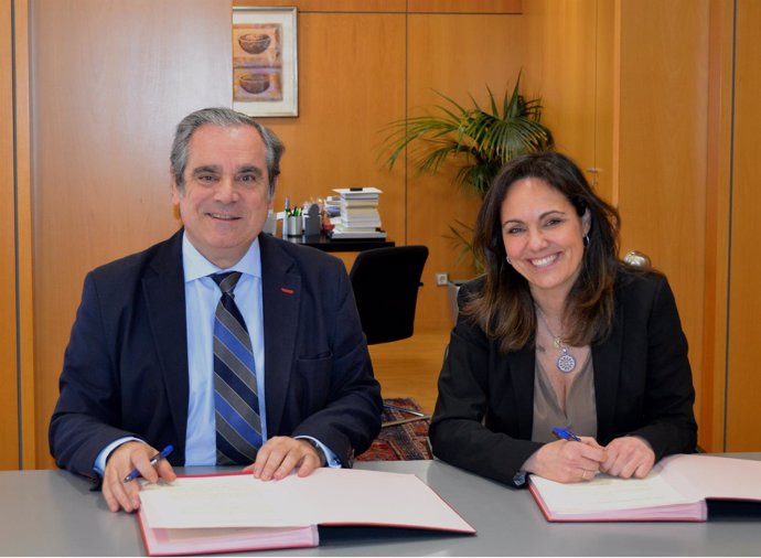 Firma entre el CGCF y la Fundación Luzón