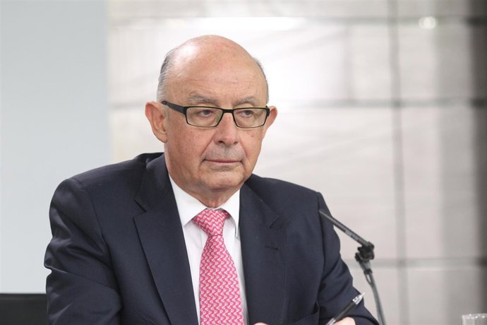 Rueda de prensa de Cristóbal Montoro tras el Consejo de Ministros