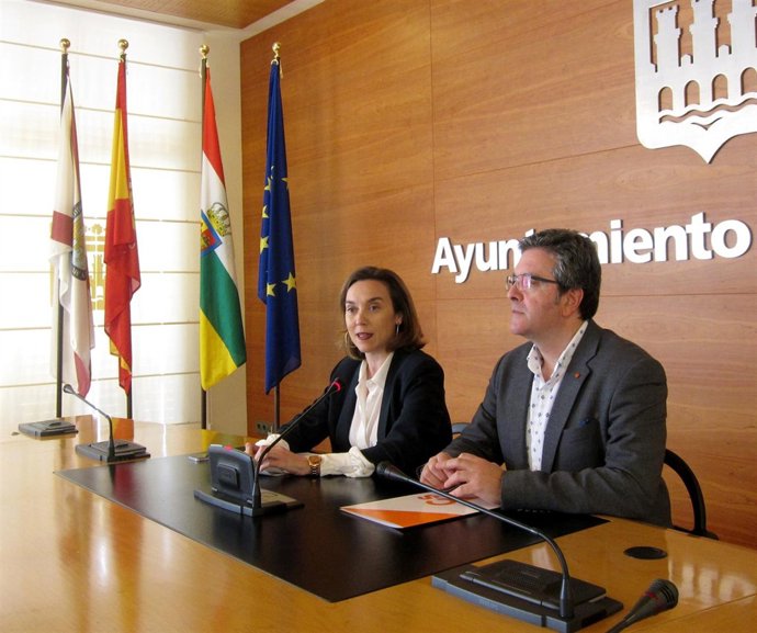 Gamarra y San Martín comparecen ante los medios                           