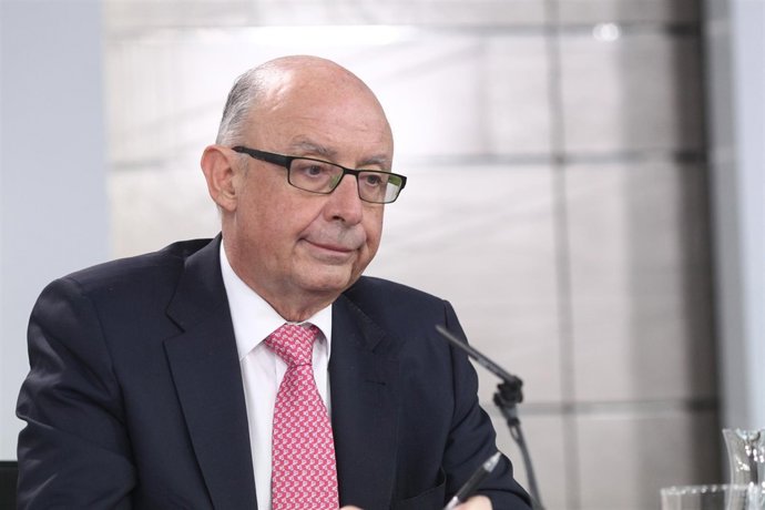 Rueda de prensa de Cristóbal Montoro tras el Consejo de Ministros