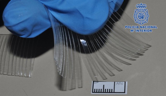 Lámina de plástico con testigos enlazados detalle