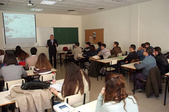 Curso sobre conocimientos financieros básicos enmarcado en el proyecto Edufinet.