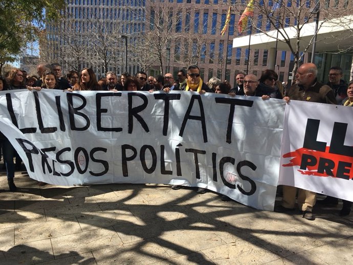 Advocats i funcionaris demanen la llibertat dels presos polítics