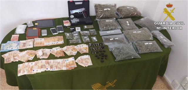 Drogas y dinero incautado